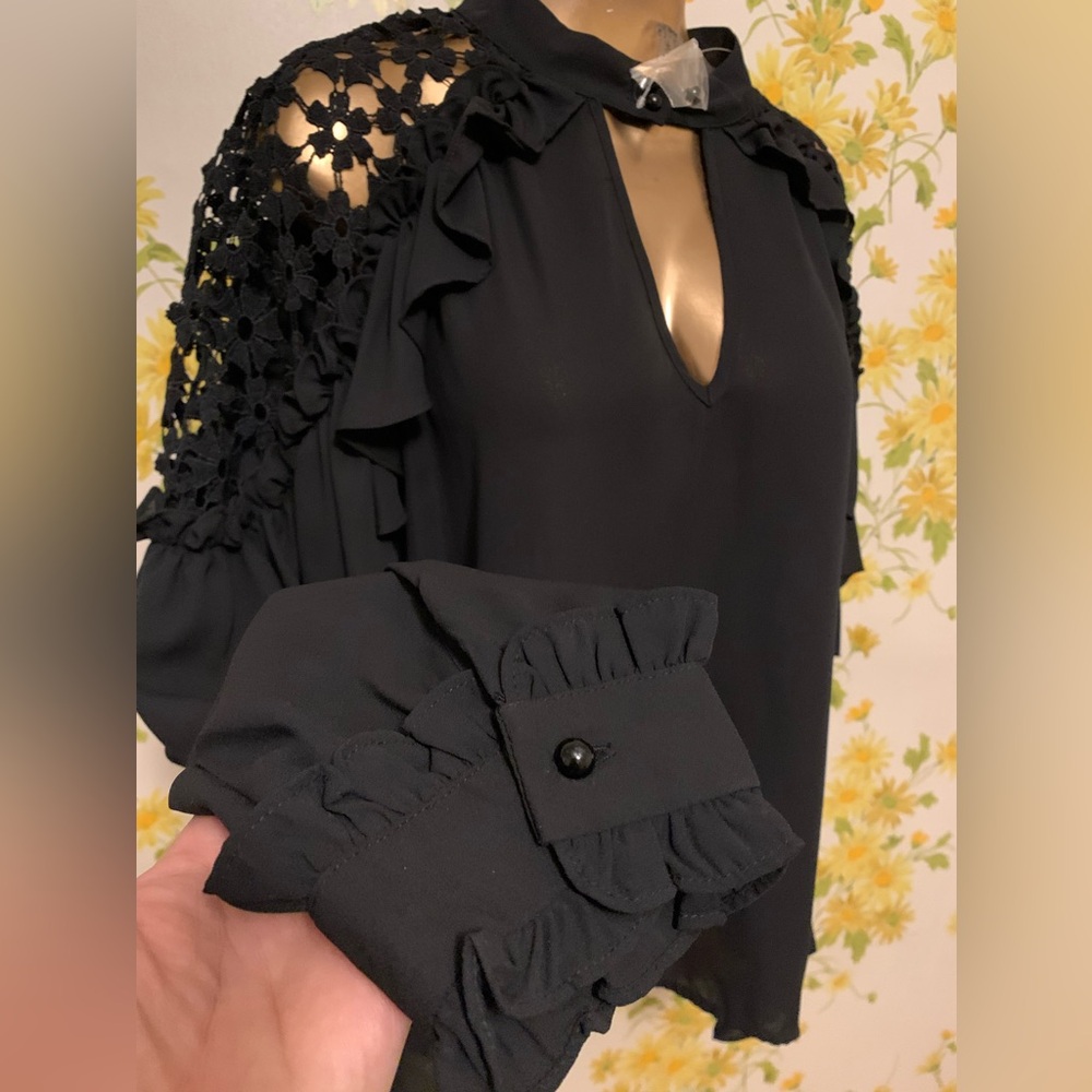 NWT long sleeve black crochet lace shoulder top size L - Picture 6 of 12